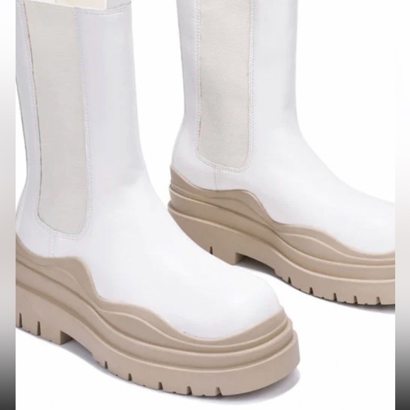 white and tan color by CAPE ROBBIN
square round toe
snow booties
platform
lug - Picture 1 of 14